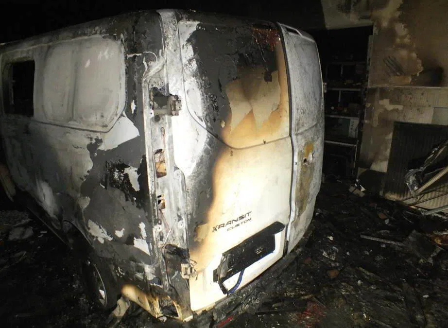 Tűzvédelmi szabályzat: Szolnoki autószerelő műhely gyulladt ki